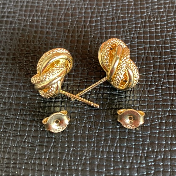 18K Gold Earrings. - Picture 2 of 4